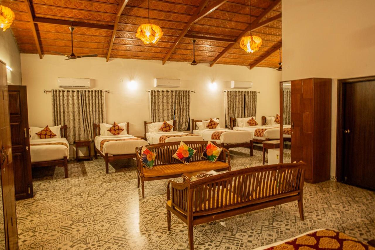 Brown Town Resort & Spa Хайдарабад Экстерьер фото